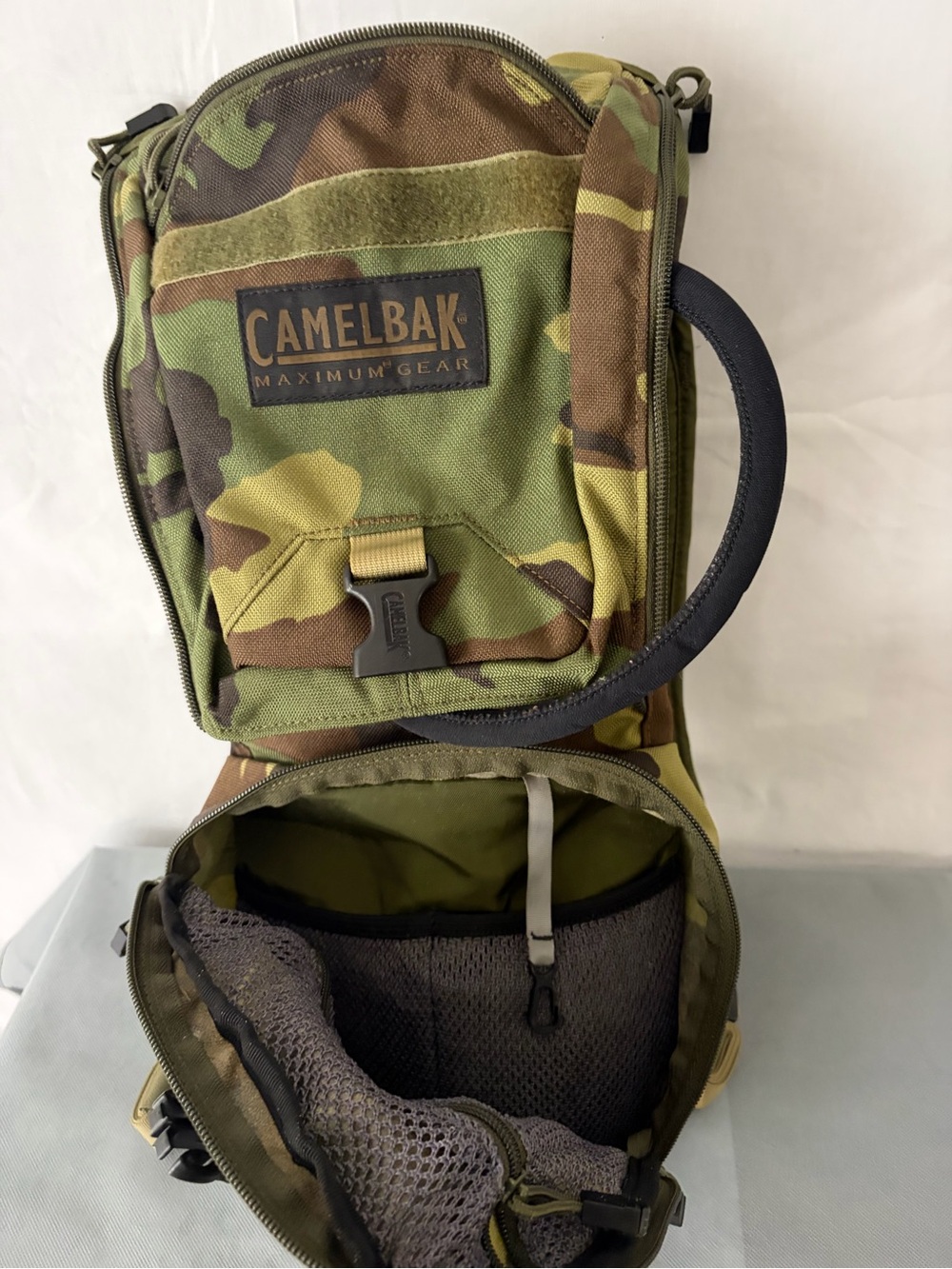 CamelBak Maximum Gear Camo Hydration Pack Backpack (F183) - Picture 13 of 16